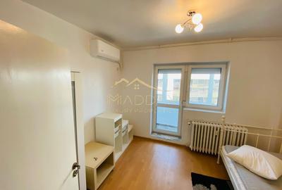 Apartament spațios cu 4 camere, vedere spectaculoasă către Palatul Parlamentului - 17
