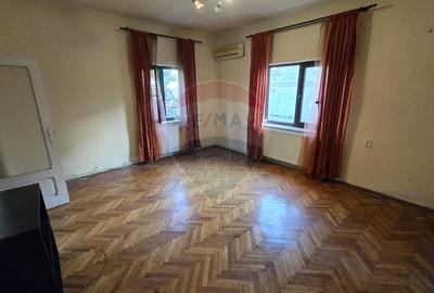 Aproape de scoala nr 2 Traian, Casa de vanzare 0% comision - 4