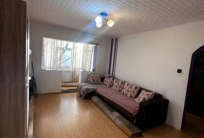 Apartament cu 3 camere semidecomandat, mobilat în Mircea cel Bătrân