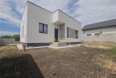 Casă cu 3 camere în Berceni