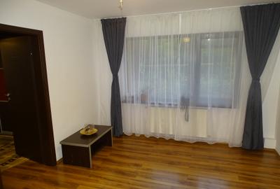 Inchiriez apartament 3 camere in Astra la cheie