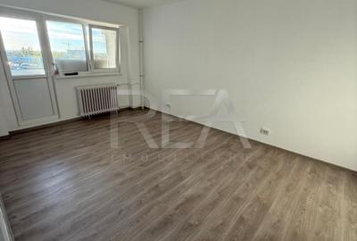 Apartament cu 4 camere decomandat în Alexandriei