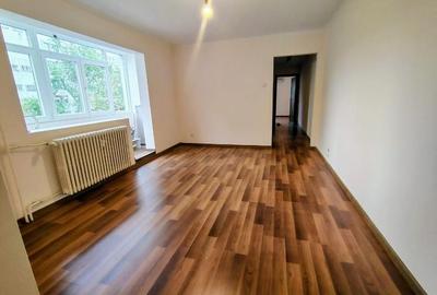 Apartament cu 3 camere semidecomandat în Militari