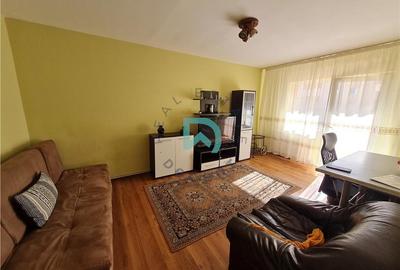 Apartament cu 3 camere decomandat în Calea București