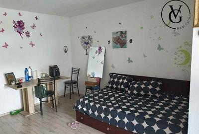 Garsonieră decomandată, mobilată în Titan