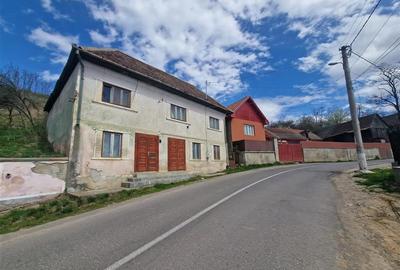 Casa traditional saseasca, in pitoareasca  asezare Arini, Brasov - 1