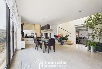 Vilă exclusivistă | 275 mp utili | Teren 700 mp | Garaj & Terasă - 32
