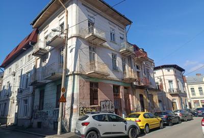Casă cu 8 camere în Centrul Istoric