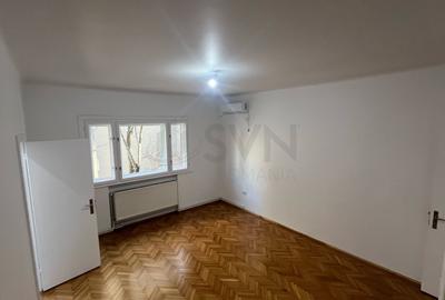 Apartament cu 4 camere semidecomandat în Floreasca