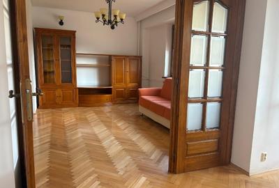 Apartament cu 3 camere decomandat, mobilat în Cotroceni