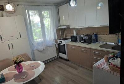 Vand apartament cu 2 camere in zona Straja Sector 4 - 10