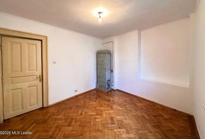 	B-dul Carol I nr. 59, 188 mpu, etaj 3, 6 camere, bloc mic - 17