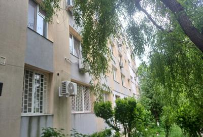 Apartament cu 3 camere semidecomandat în Brâncoveanu