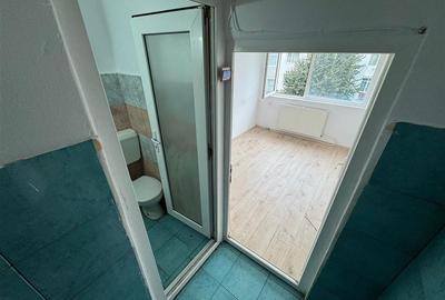 Garsoniera 12mp , de vanzare, zona Sud, etaj 4 / 4 - 7