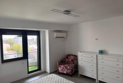 Apartament cu 3 camere decomandat, mobilat în Iancului