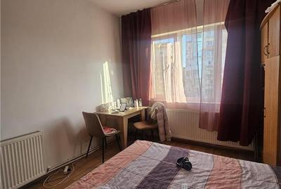 Cameră cămin 20 mp, mobilată, etaj 3 – Dacia (Biserica Catolic - 1