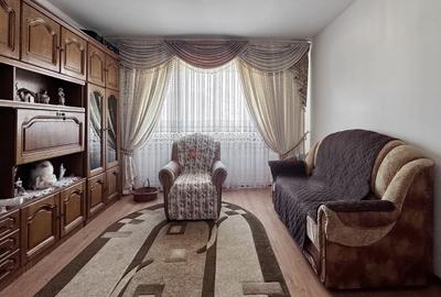 Apartament cu 3 camere decomandat, mobilat în Astra