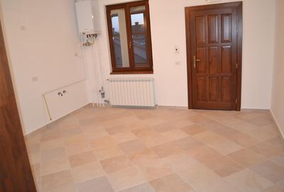 Închiriem birouri în centrul Timisoarei 42mp-360€ , 67mp-550€ , 75 mp-600€ - 9