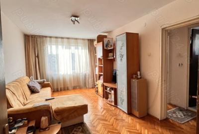 Apartament cu 3 camere semidecomandat, mobilat în Apărătorii Patriei