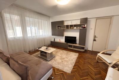 Apartament cu 2 camere de închiriat | Vedere către Piața Ovidiu - 1
