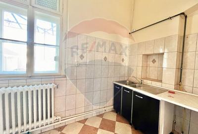 De vânzare casă cu 4 camere, Ultracentral, str Mihai Eminescu - 4