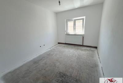 Apartament trei camere, renovat, cu garaj de vanzare in Alba Iulia, Tolstoi - 4