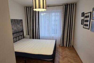 Apartament cu 3 camere semidecomandat în Romană