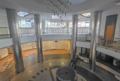 De inchiriat spatiu comercial ultracentral, Piata Revolutiei - Bacau - 6