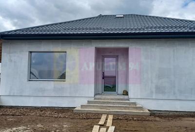 Săbăreni, casă nouă parter 137 mp, curte 400 mp - 3