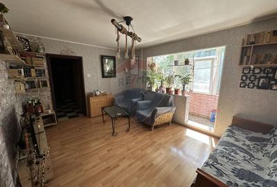 De vanzare apartament 3 camere zona Titan -Piata Minis - 2