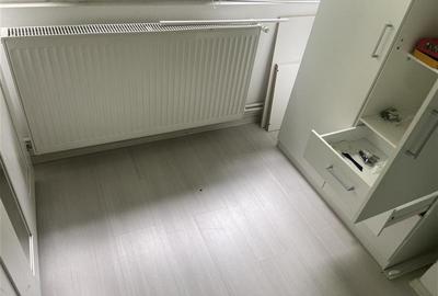 Apartament 3 camere , zona centrala Inspectoratul Scolar,  et 4 4, decomandat , - 8