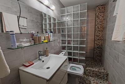 3 camere, decomandat, et 2/8, anvelopat- 13 Septembrie - 17