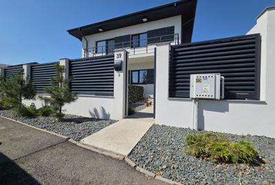 Apartament cu 3 camere decomandat, mobilat în Tunari