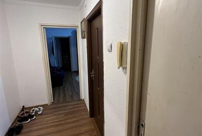 Apartament cu 2 camere semidecomandat în Berceni
