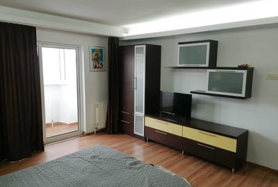 Garsonieră decomandată în 13 Septembrie