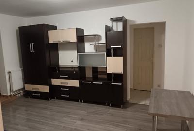Apartament cu 2 camere semidecomandat, mobilat în Baza 3