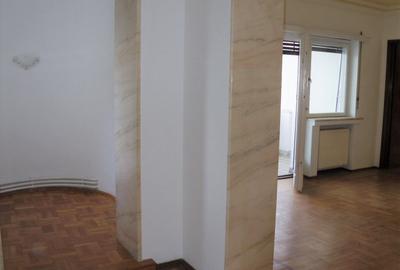 Universitate, Intercontinental, Blocul Roșu - 7