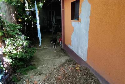 Piata Saraca-Casa 3 cam Caramida 100mp utili toate utilitatile teren 196 mp - 2
