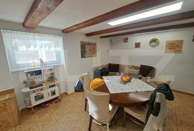Casă săsească renovată integral, 2200 mp teren, ideală pentru două familii - 6
