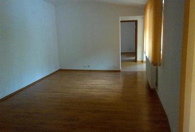 Vila de ?nchiriat ? Spatiu exclusiv pentru birouri, 100 mp utili + curte, zona M - 8