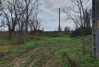 Teren intravilan de 13400 mp, în Izvoarele