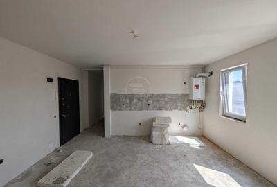 Apartament cu 3 camere semidecomandat în Florești