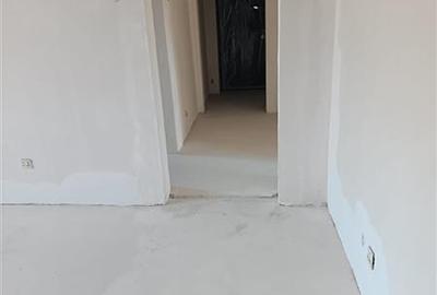 Apartament cu 4 camere decomandat în Aeroport
