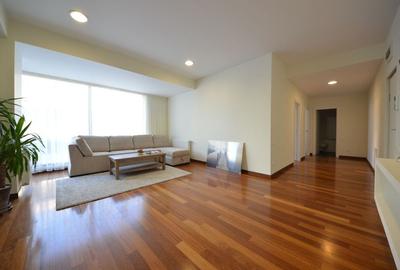 Apartament ,luminos , camera de dresing ,loc parcare subteran. - 1