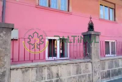 Casă cu 2 camere în Trei Stejari