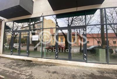 Inchiriez spatiu comercial - Vitrina 2 fronturi - terasa