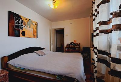 Apartament 3 camere, 65mp , semidecomandat, etaj 3, zona 1 Mai - 7