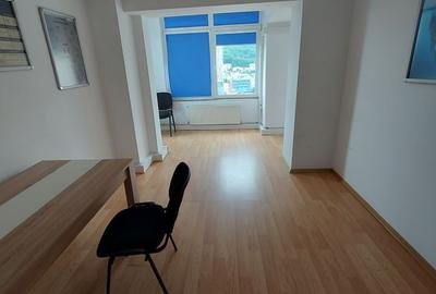 Spatiu 4 camere decomandat - 8