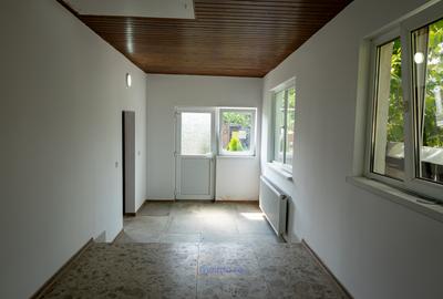 Casă renovată, spațiu pentru familie și grădină - Moinesti - 20