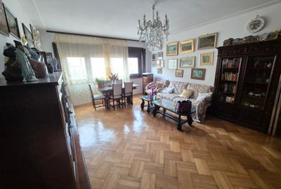 Apartament cu 4 camere semidecomandat în Universitate